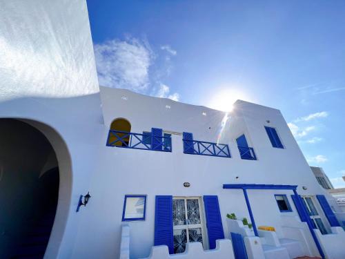 Magong Bed & Breakfast | Oceanfront Greek Frontier Villa with Pool & Breakfast