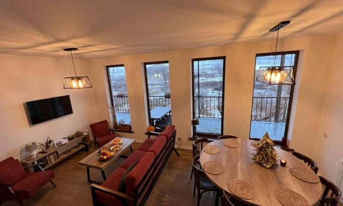 Gyulagarak House | Family-Friendly Green Agarak Guest House Near Dendropark