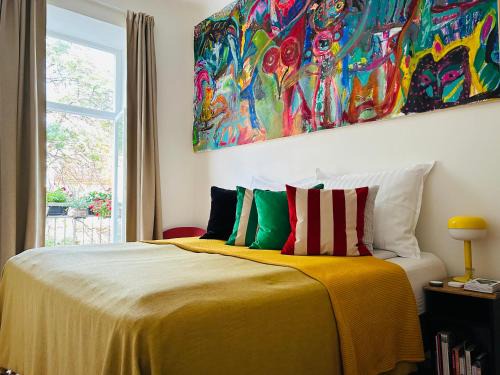 Zizkov Apartment | Relaxing Green Balcony Retreat with King Size Bed