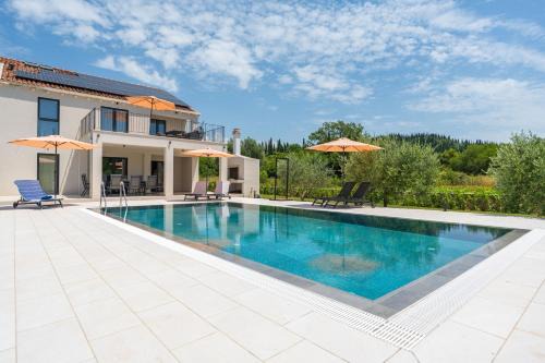 Cilipi Villa | Green & Blue Five Bedroom Villa with Private Pool and Complete Privacy