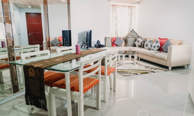Chinatown Apartment | Budget-Friendly Green Central City Apartment Steps from Shops