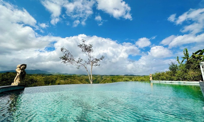 Penida Island Hotel | Cozy Green Coco Suite: Pool, Spa & Family-Friendly Stay