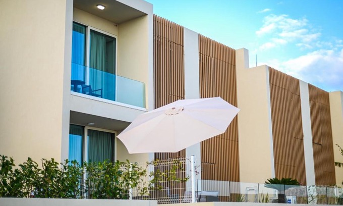 Jala Apartment | Pet-Friendly Green Coast Luxury Apt with Ocean Views