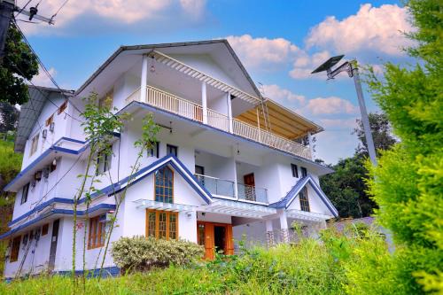 Devikolam Hotel | Experience Green Cove Munnar: Family-Friendly Retreat