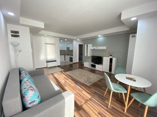 Stefanestii de Jos Apartment | Relaxing Green Deluxe Apartment in Cosmopolis - 4 Stars