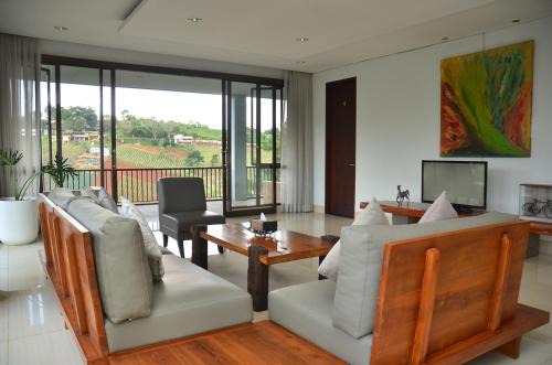 Bandung Villa | Enchanting Indah 1 Villa Dago with Infinity Pool Oasis