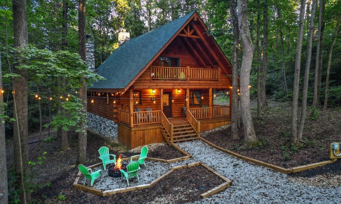 Logan Cabin | Indulge at Green Frog | Cozy Cabin with Breakfast Amenity