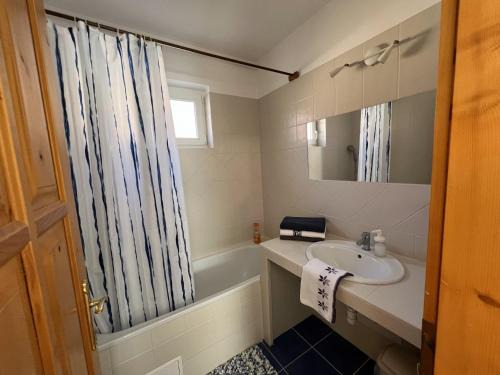 Gencsapati Apartment | Pet-Friendly Retreat at Green Garden Apartman