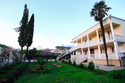 Tsqaltubo House | Eco-Friendly Green Garden Guest House: Perfect for Families
