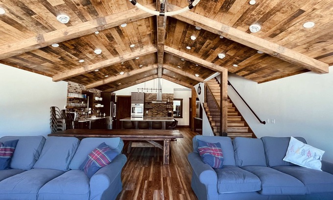 Hemlock Valley House | Unforgettable Green Giant A: Mountain Retreat with Hot Tub