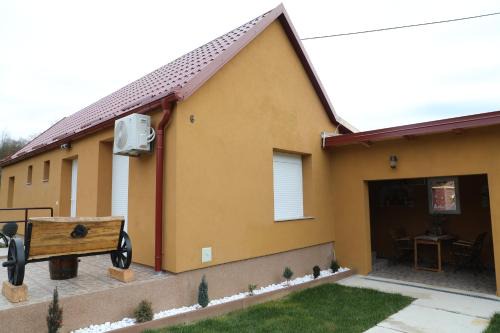 Caglin Apartment | Pet-Friendly Green Gold: 4-Star Stay with Top Ratings