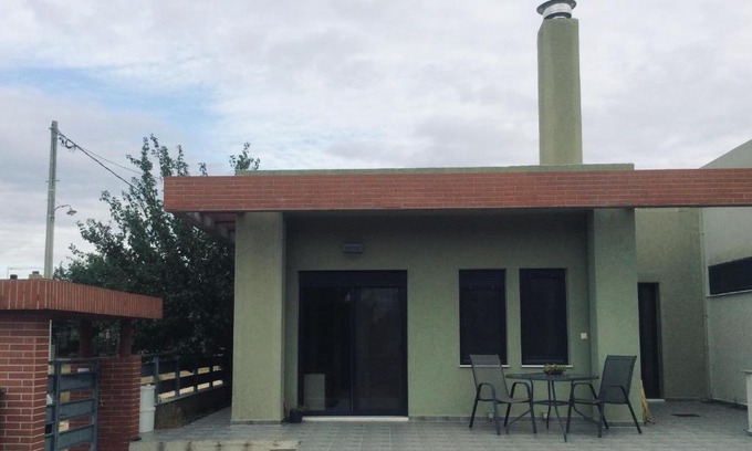 Komotini Apartment | Eco-Friendly Green Guesthouse with Oceanfront Views