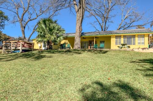 Kingsland House | Relaxing Green Harbor Lake House with Private Beach Access
