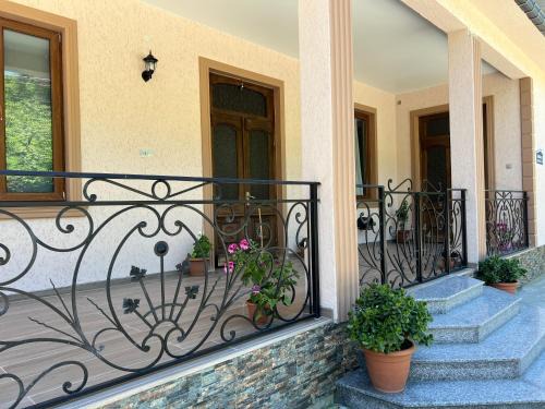 Mtsvane Kontskhi House | Exceptional Green Hause Marina: Family-Friendly with Hot Tub