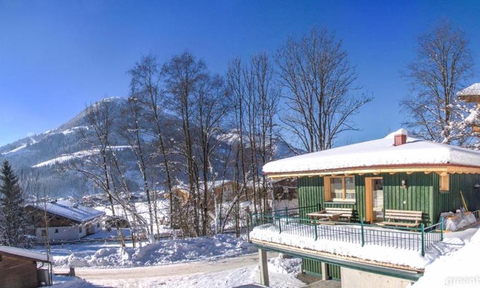 Kitzbuehel House | Idyllic Green Home - Sunny Chalet in the Alps, Pet Friendly