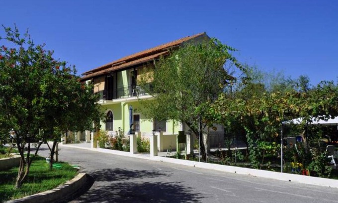 Sfakera Apartment | Green House: Pet-Friendly Stay with Cozy Amenities