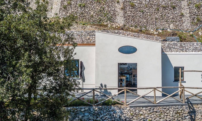 Maiori Apartment | Pet-Friendly Green House with Pool & Breakfast - Rated 10/10