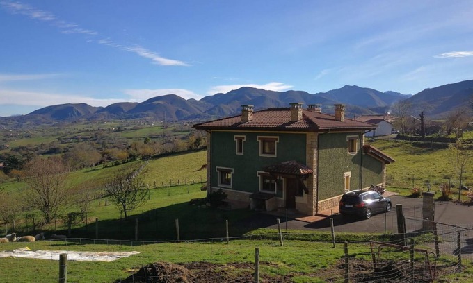 La Llana House | Experience the Green House of Bierces: Pet-Friendly Retreat