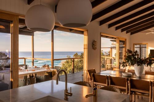 Point Lookout House | Oceanfront Green House on Cutter for Family-Friendly Getaways