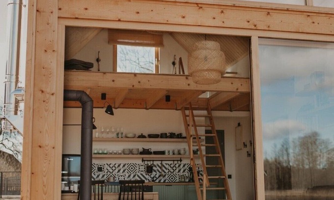 Wiartel Cottage | Relaxing Green Lake Front House with Ocean Views & Spa