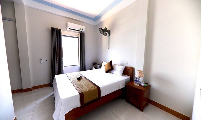 Phong Nha Bed & Breakfast | Cozy Green Land Backpackers Hostel with Triple Bed & Mountain Views