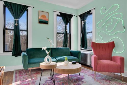 East Rock Apartment | Green N' Groovy: Ideal Family Retreat Near Yale & Downtown
