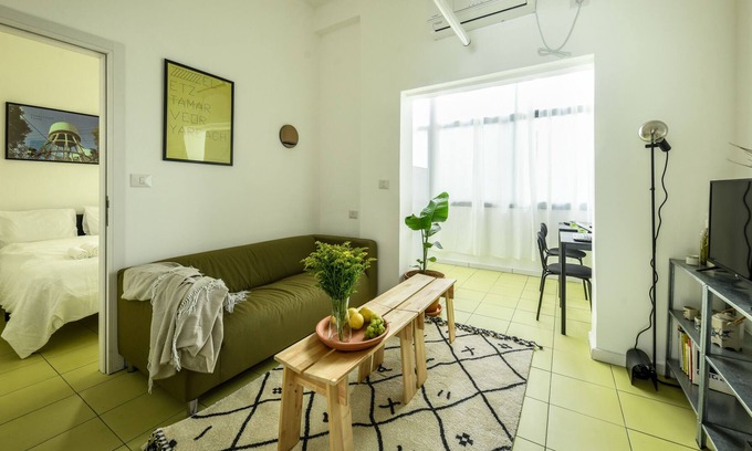 Haifa Apartment | Budget-Friendly Green Oasis 1BR Apartment near Talpiot Market