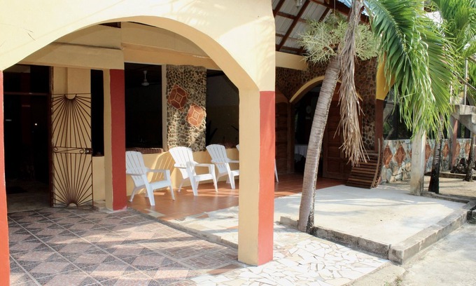 Armenia House | Welcome to Green Oasis Ranch: A Botanical Paradise in Belize