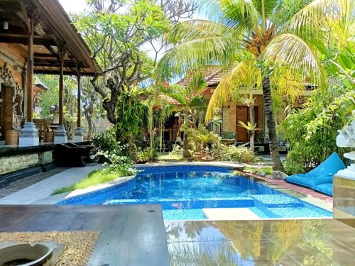 Sampalan House | Cozy Green Palace Homestay: Pet-Friendly & Family-Loved