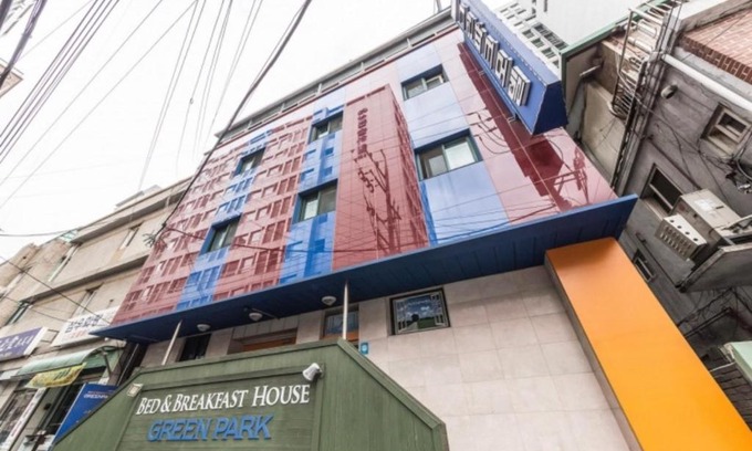Sungin-dong House | Relax at Green Park House Dongmyo with Family-Friendly Amenities