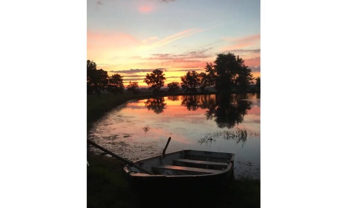 South Charleston Cabin | Pet-Friendly Green Plains Cabin with Spa and Hot Tub