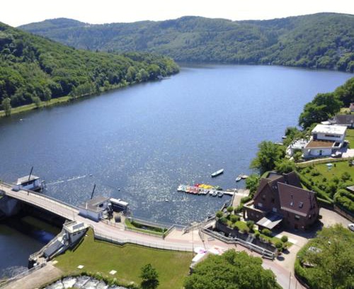 Obermaubach Hotel | Inviting Green Seeblick Hotel & Apartments with Ocean Views