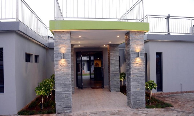 Rustenburg Cabin | Inviting Green Side Accommodation with Oceanfront Pool Access