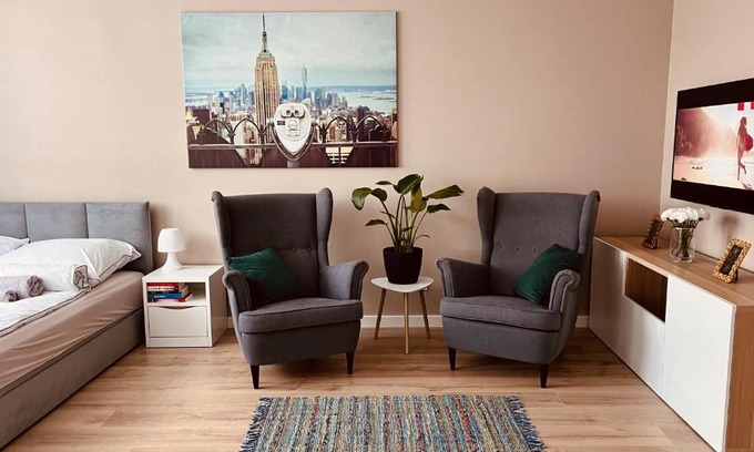 Bydgoszcz Apartment | Guest Favorite: Green Stone Apartment with 9/10 Review Score
