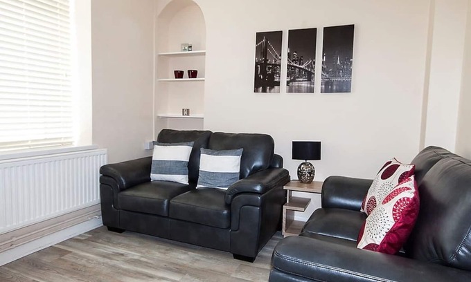 Margam House | Family-Friendly Green Street Lodge in Morriston, 8/10 Rating
