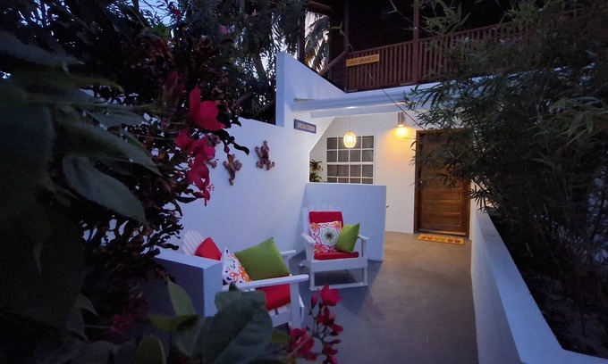 Caye Caulker Apartment | Idyllic Green Studio - Amanda's Place with Pool & Garden