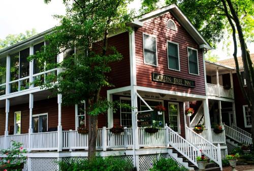 Elsah Bed & Breakfast | Top-Rated Green Tree Inn with Wheelchair Access & Kitchen