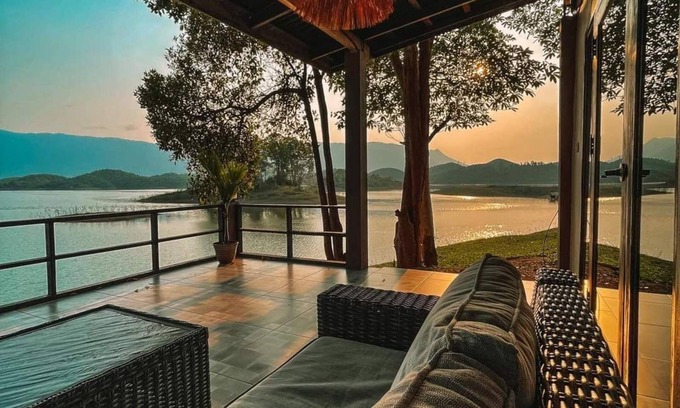 Vang Vieng Hotel | Relax at Green View Resort: Rated 9.2, with Pool & Dining