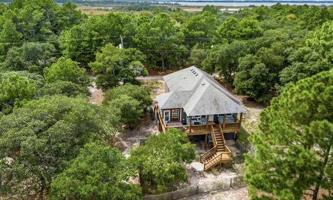 Carova Beach Cottage | Discover Green Wave Cottage: A Pet-Friendly Beach Retreat