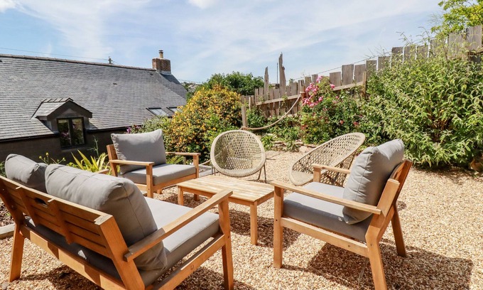 Bolingey Cottage | Family-Friendly Greenbank Cottage with Ocean View in Perranporth
