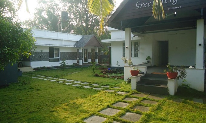 Cherthala Bed & Breakfast | Relaxing Greenberg Cottages in Mararikulam with Ocean Views