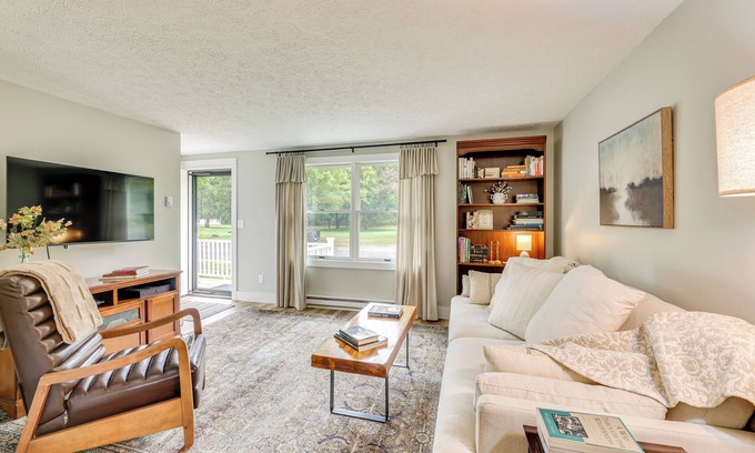 Marlinton Cottage | Greenbrier River Retreat w/Deck - Steps to Trail!