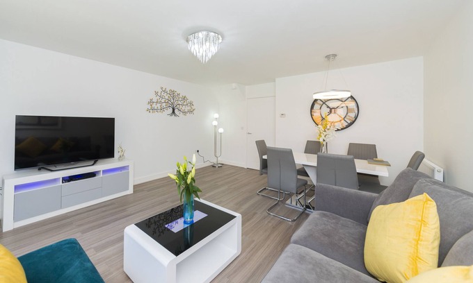 Reading House | Guest Rated 10/10 Greenfield Modern Home in Reading
