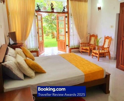 Ilukgoda House | Eco-Friendly Family Retreat with Outdoor Veranda & Dining