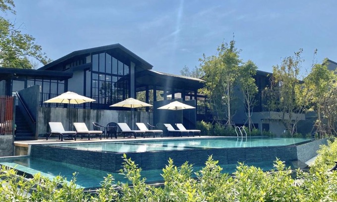 Si Racha Hotel | Seaside Retreat at Greenhills Resort Si Racha with Pool