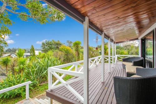 Greenhithe House | Seaside Retreat: Greenhithe Gem with Breakfast and Air-con