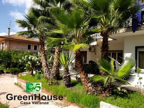 Mascalucia Apartment | Cozy Greenhouse: Pet-Friendly with Breakfast & Family Amenities
