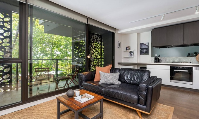 Toorak Apartment | Greenleaf in Toorak by Property Mums