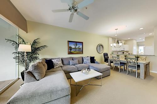 Naples Apartment | Relax at Greenlink Resort: 4-Star Family Getaway Awaits