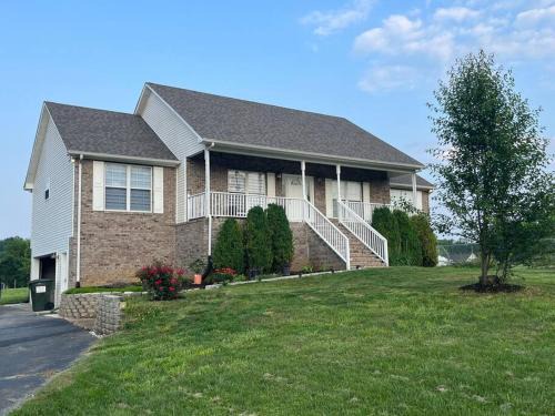 Kedron House | Family-Friendly Retreat at The Lodge @ Greens Mill